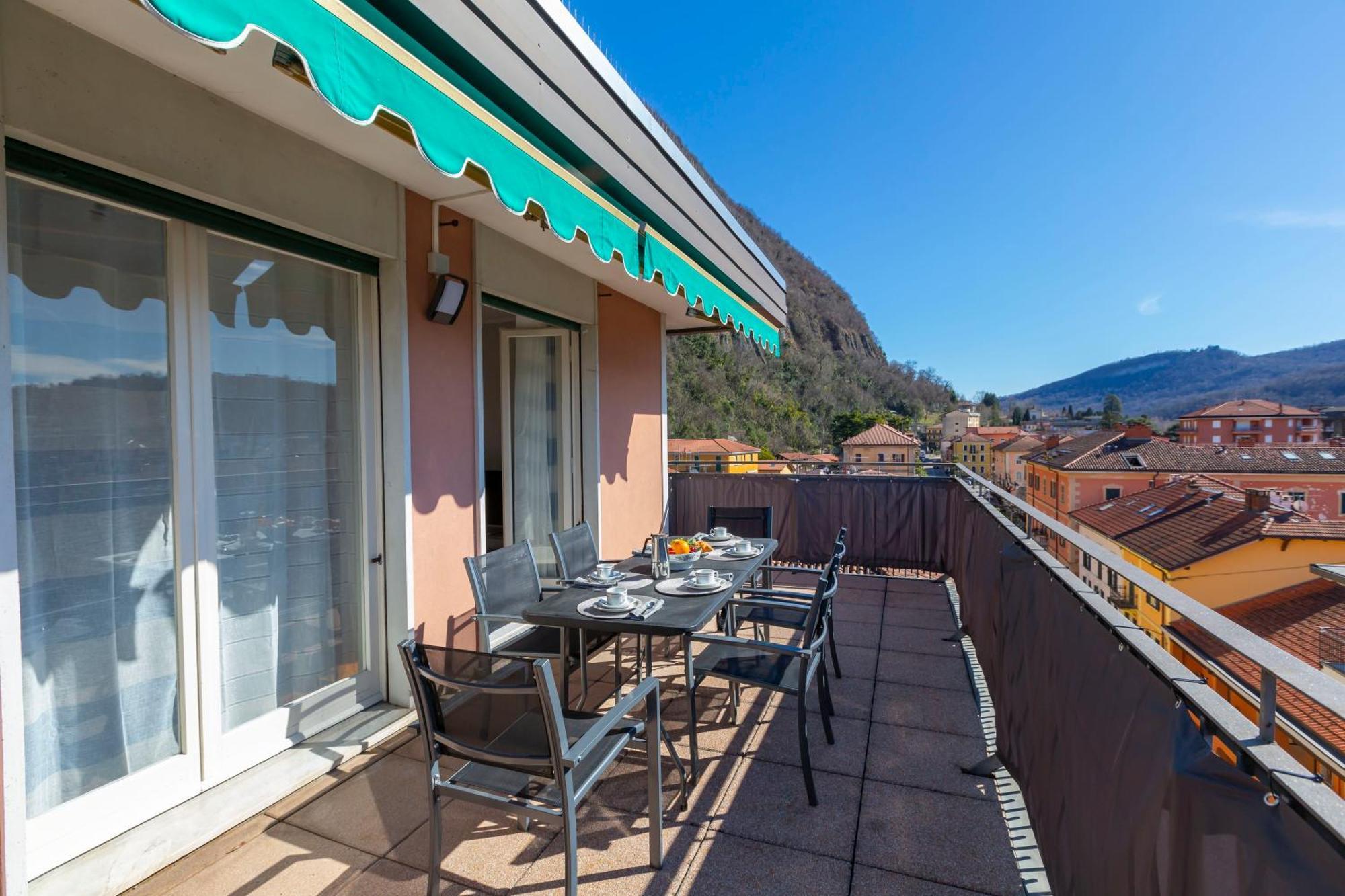 Appartamento Il Golfo Lake View - Happy Rentals Laveno-Mombello Extérieur photo